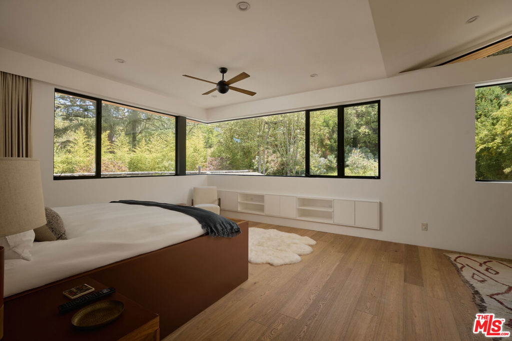 8970 Wonderland Park Avenue Property Photo 18