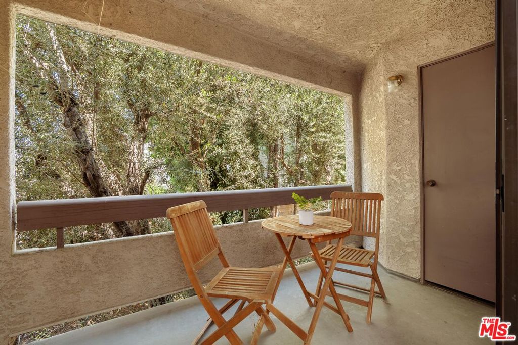 15231 Magnolia Boulevard 114 Property Photo 3