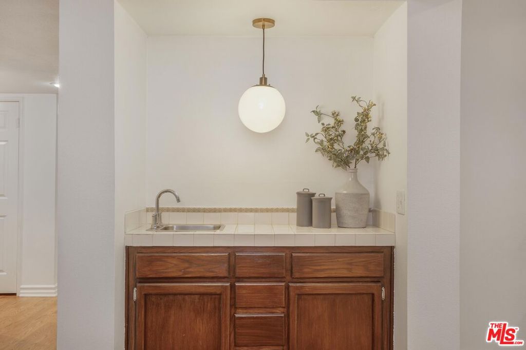 15231 Magnolia Boulevard 114 Property Photo 6