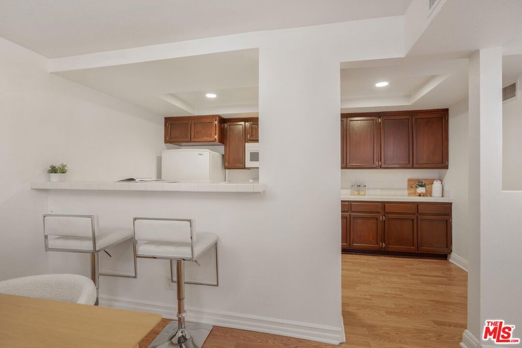 15231 Magnolia Boulevard 114 Property Photo 8