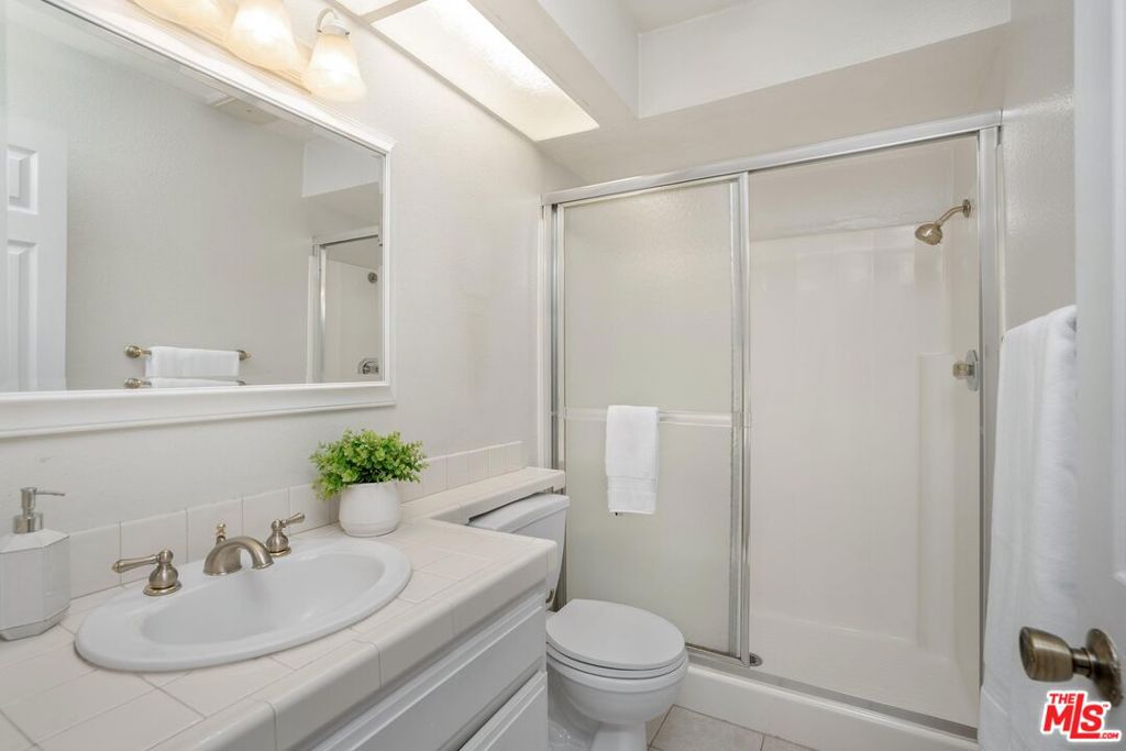15231 Magnolia Boulevard 114 Property Photo 19
