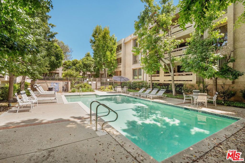 15231 Magnolia Boulevard 114 Property Photo 22