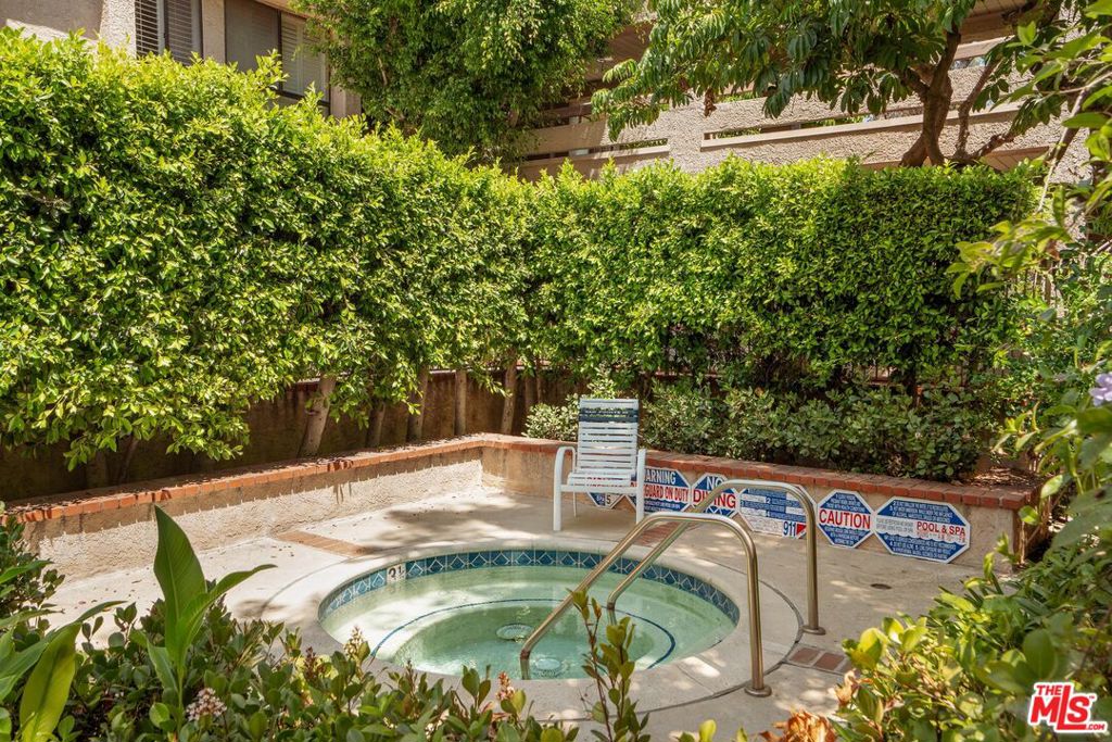 15231 Magnolia Boulevard 114 Property Photo 23