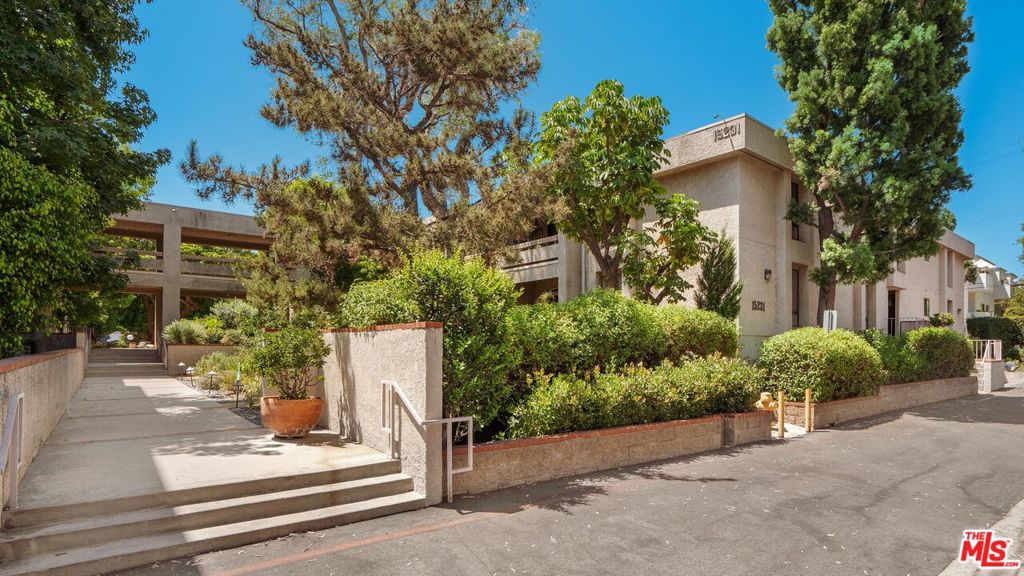 15231 Magnolia Boulevard 114 Property Photo 29