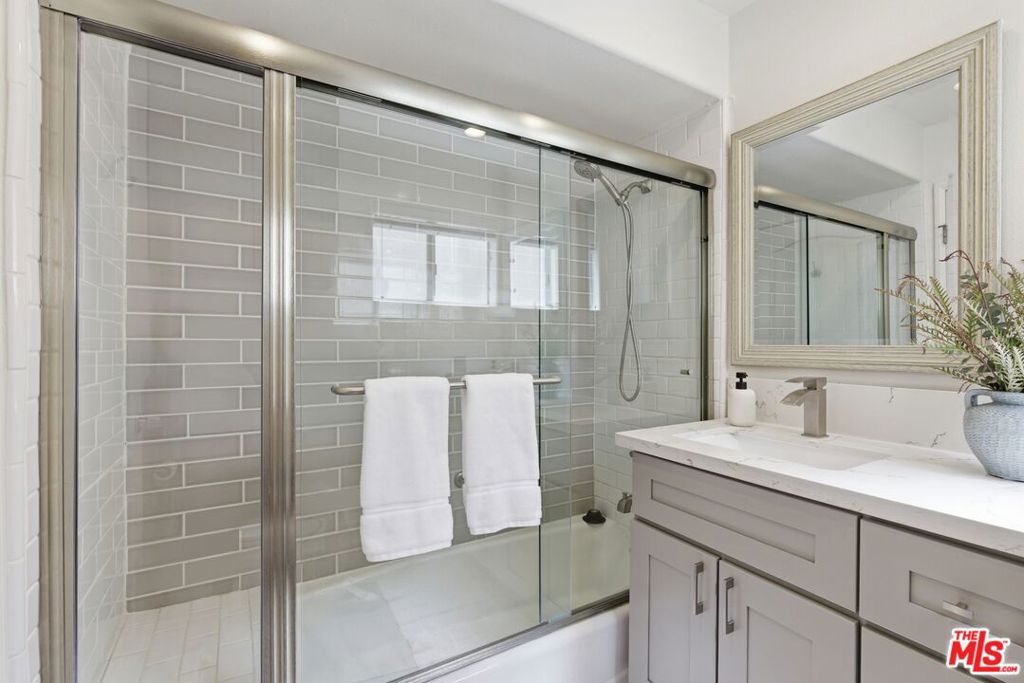 11110 Camarillo Street 122 Property Photo 23