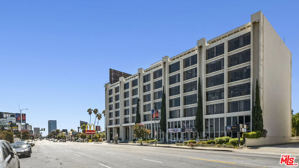 15720 Ventura Boulevard Property Photo 1