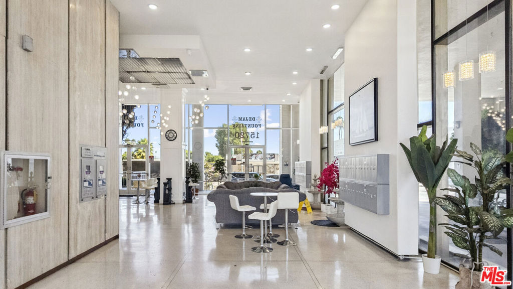 15720 Ventura Boulevard Property Photo 8