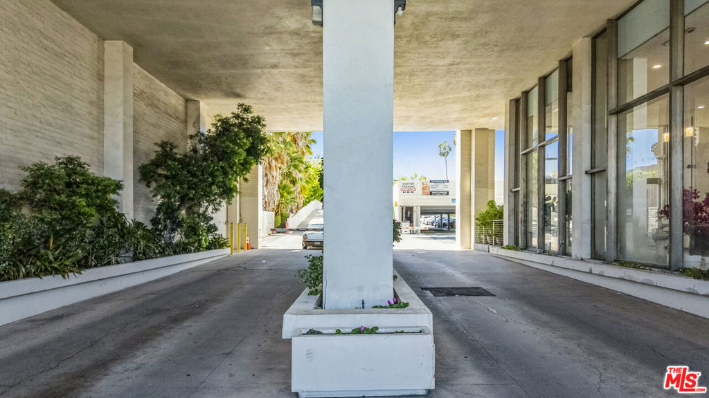 15720 Ventura Boulevard Property Photo 12