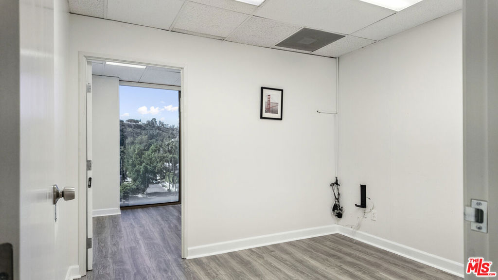 15720 Ventura Boulevard Property Photo 23