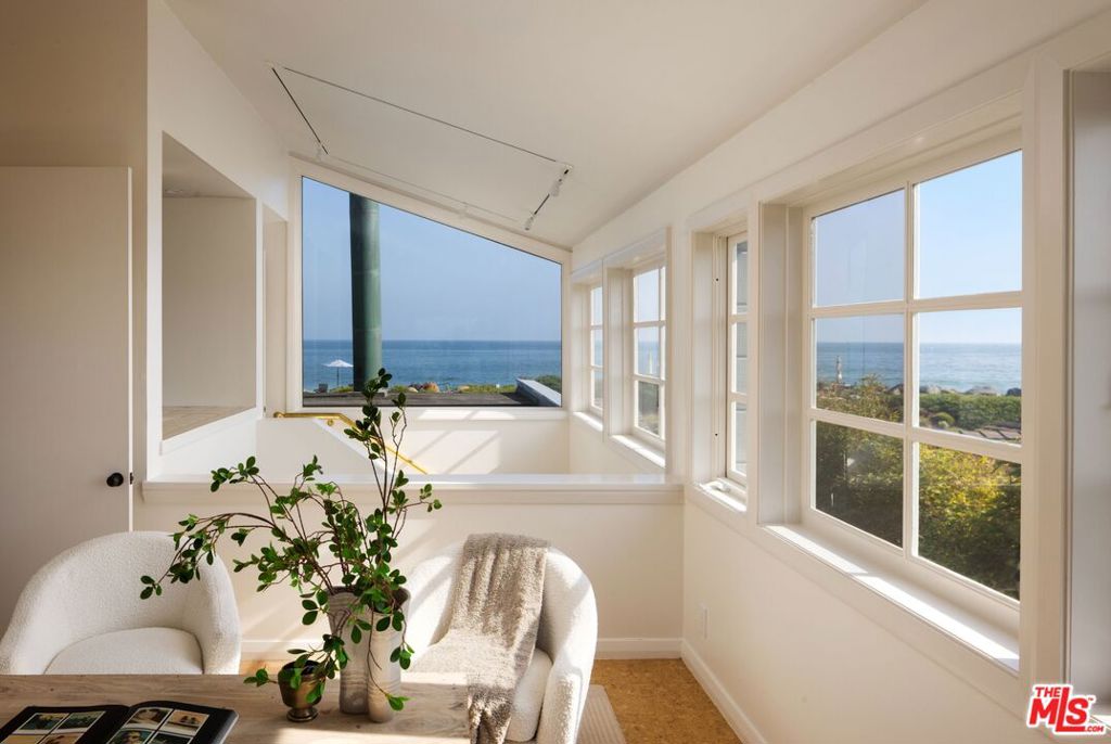 4217 Avenue Del Mar Property Photo 23