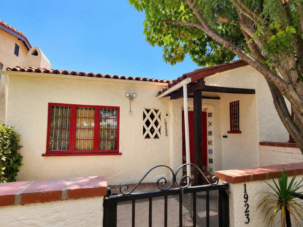 1923 Midvale Avenue Property Photo 3
