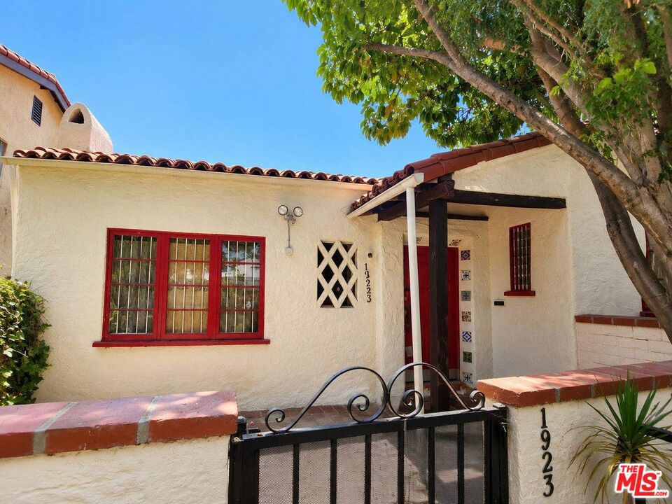 1923 Midvale Avenue Property Photo 4