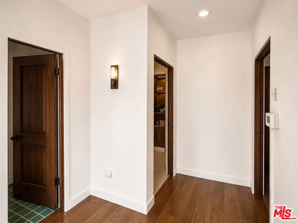 1923 Midvale Avenue Property Photo 8