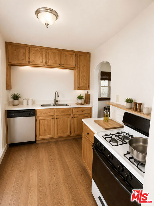 1923 Midvale Avenue Property Photo 12