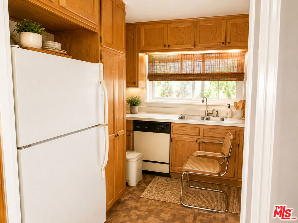 1923 Midvale Avenue Property Photo 16