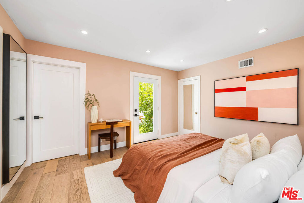552 N Bronson Avenue Property Photo 16