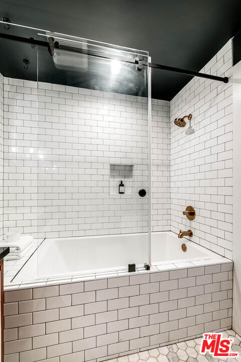 552 N Bronson Avenue Property Photo 19