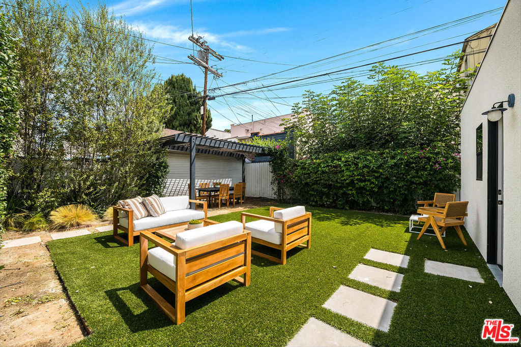 552 N Bronson Avenue Property Photo 22