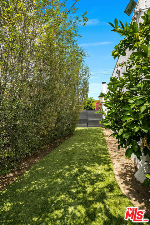 552 N Bronson Avenue Property Photo 25