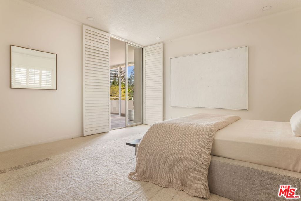 1333 S Beverly Glen Boulevard 405 Property Photo 8