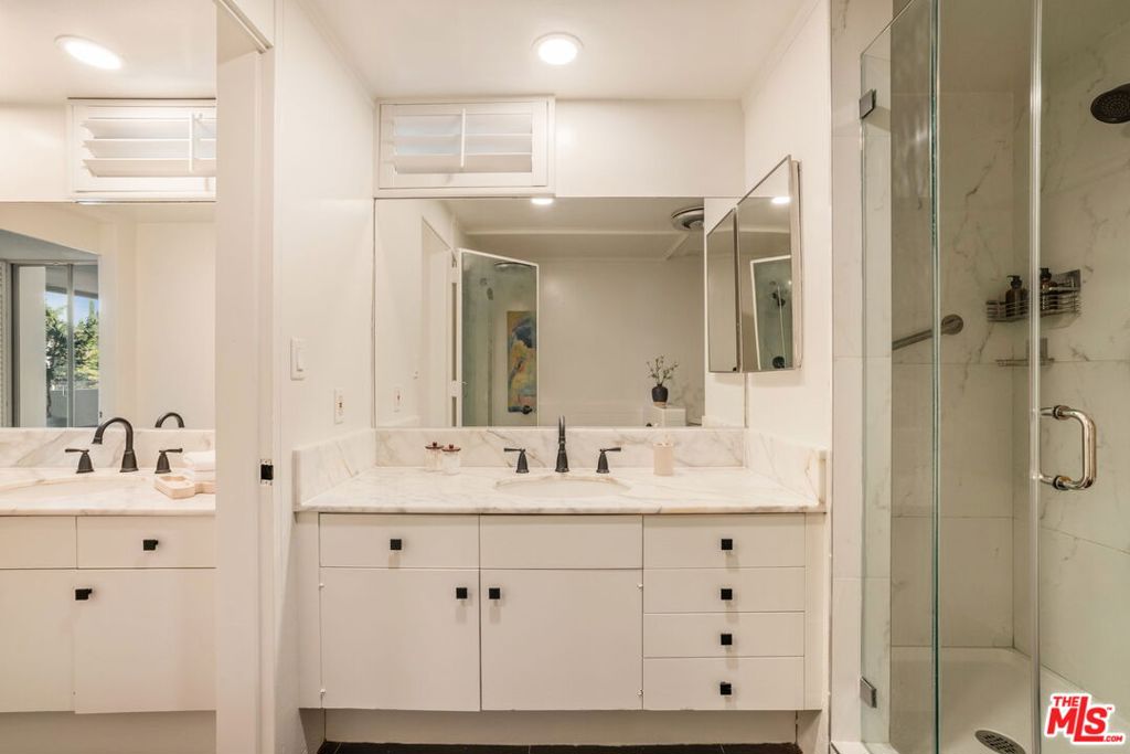 1333 S Beverly Glen Boulevard 405 Property Photo 10