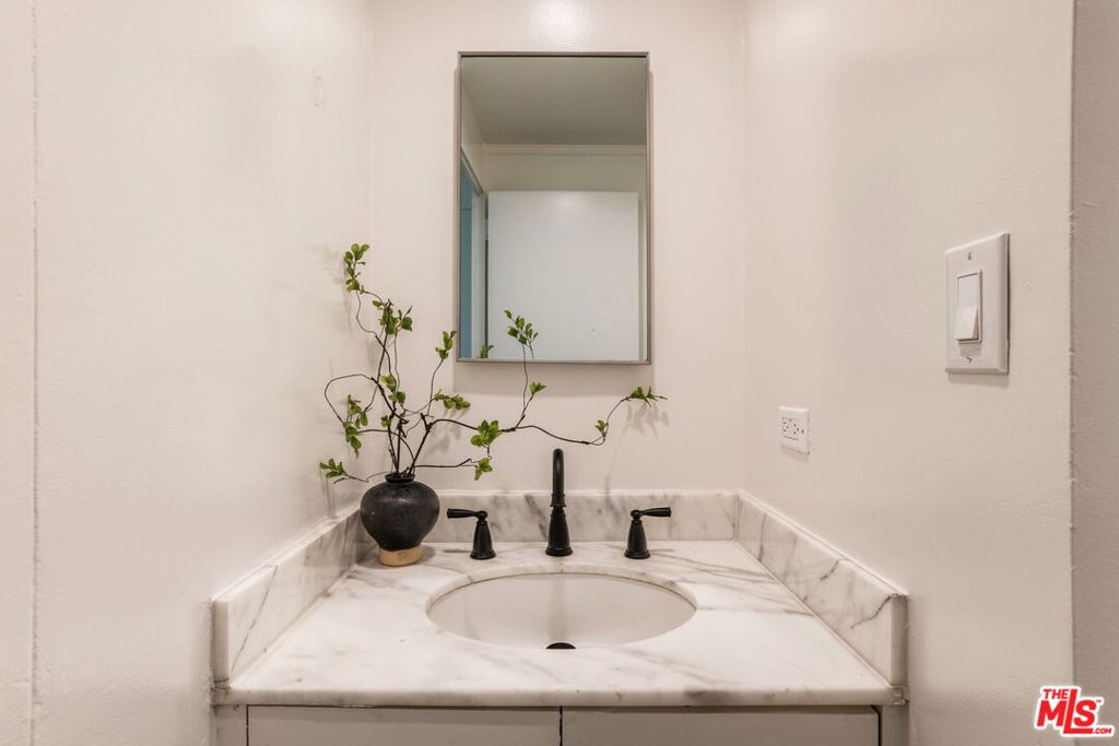 1333 S Beverly Glen Boulevard 405 Property Photo 14