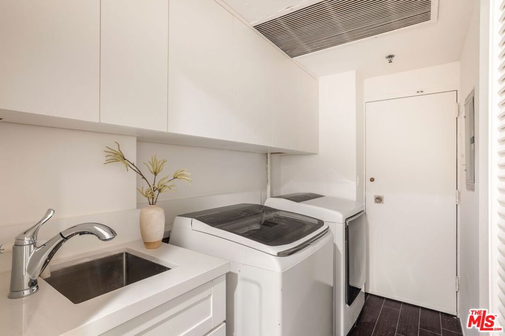 1333 S Beverly Glen Boulevard 405 Property Photo 18
