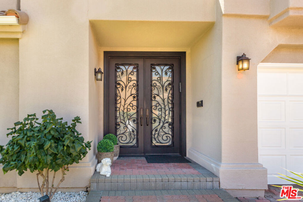 5711 Aura Property Photo 3