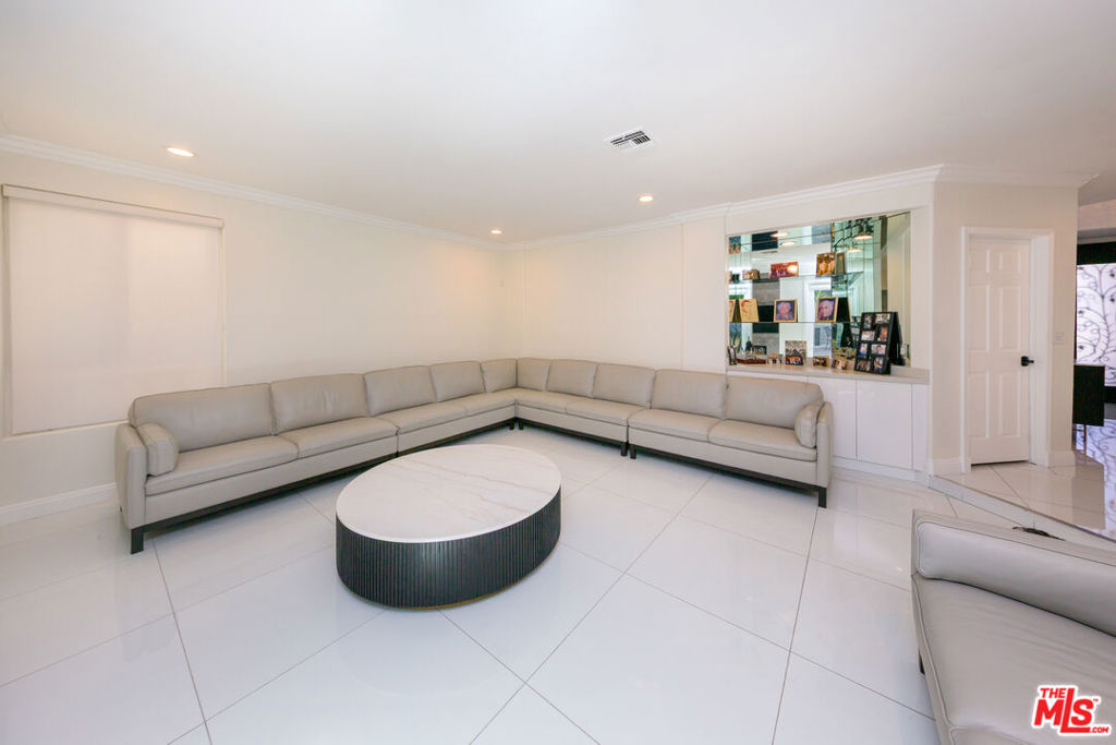 5711 Aura Property Photo 5