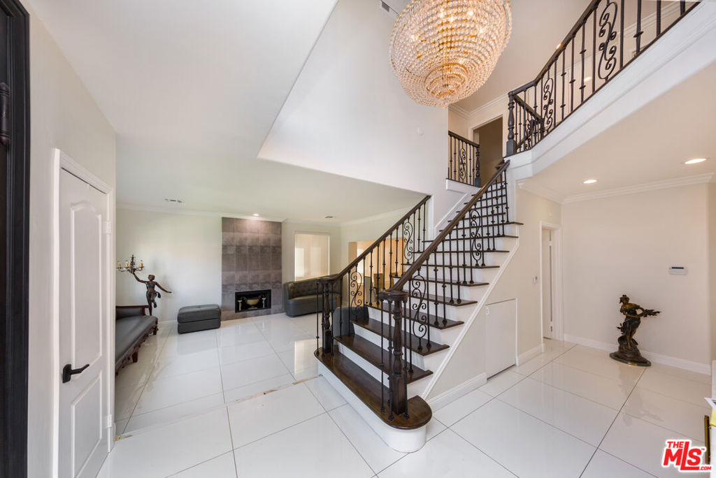 5711 Aura Property Photo 6