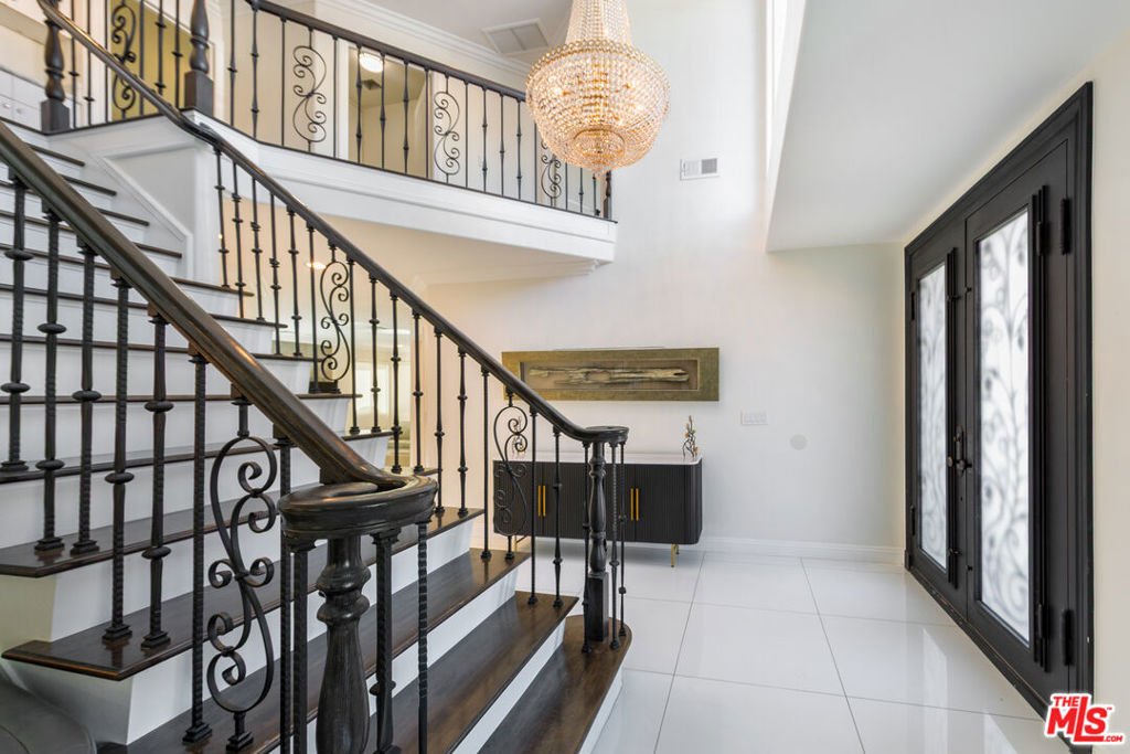 5711 Aura Property Photo 7