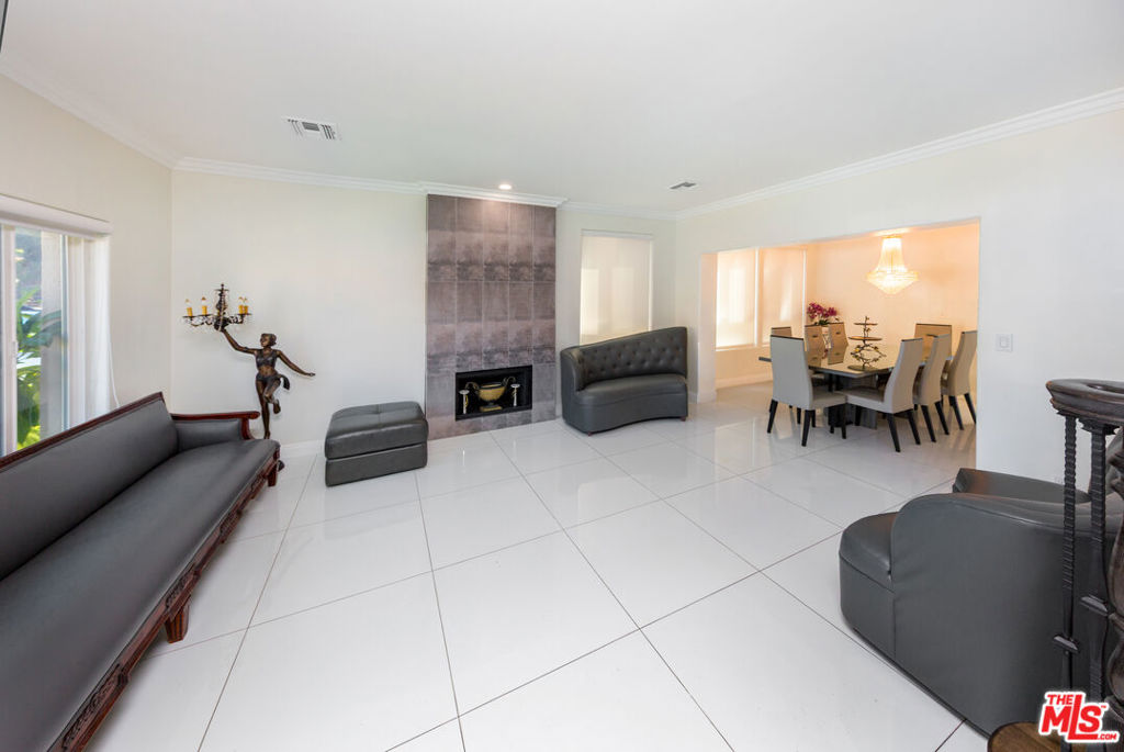 5711 Aura Property Photo 8
