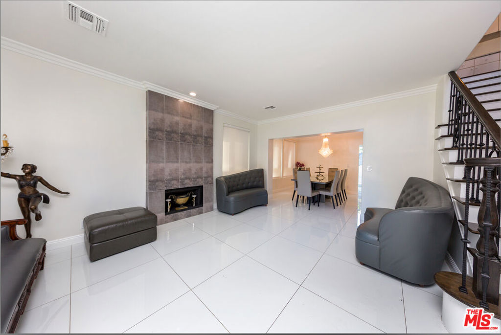5711 Aura Property Photo 9