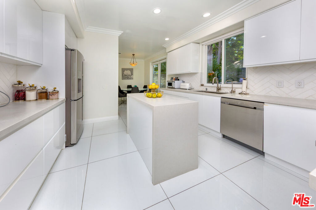 5711 Aura Property Photo 12