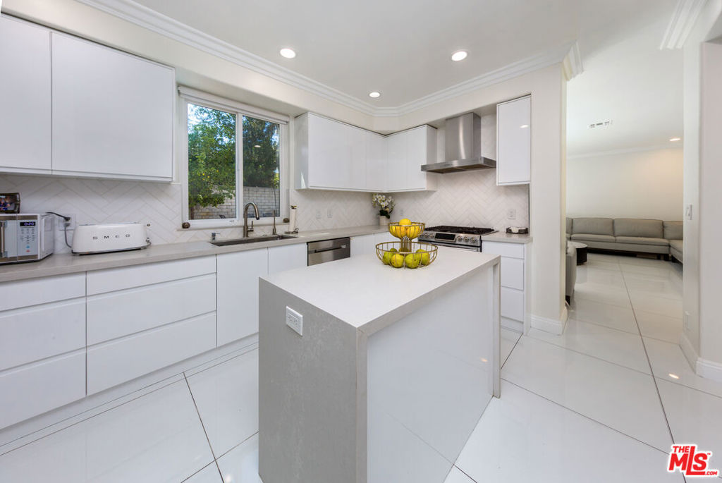 5711 Aura Property Photo 13