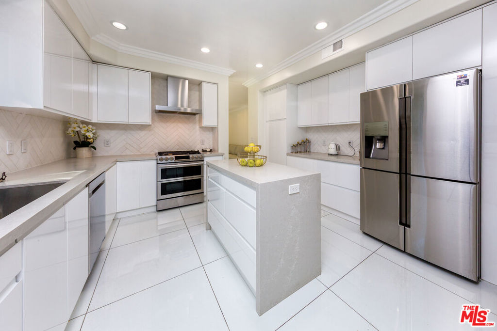 5711 Aura Property Photo 14