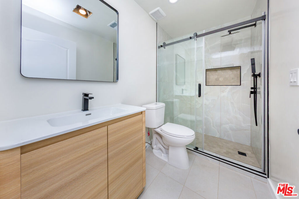 5711 Aura Property Photo 20