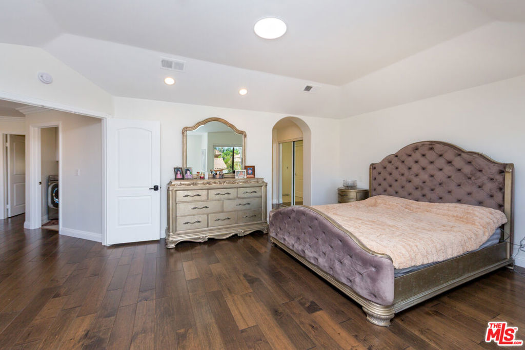 5711 Aura Property Photo 26