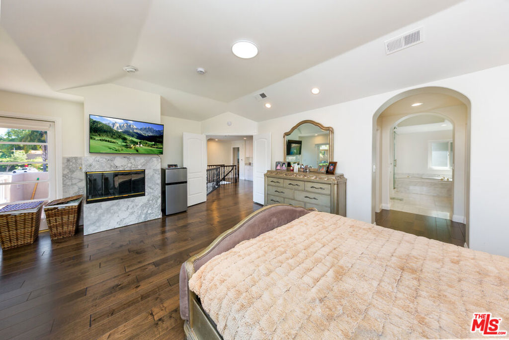 5711 Aura Property Photo 27