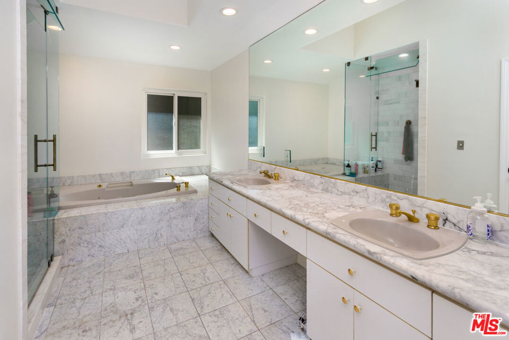 5711 Aura Property Photo 29