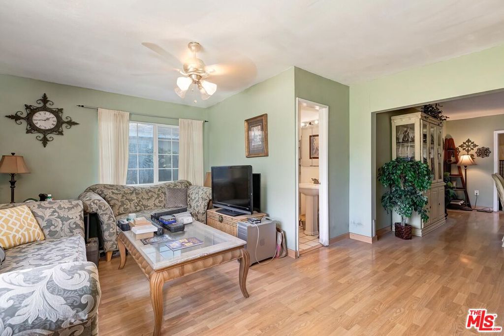 18748 Lanark Street Property Photo 4