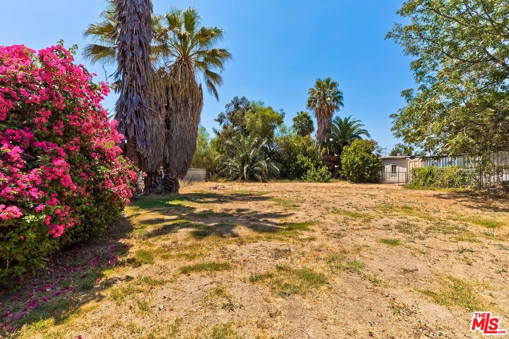 18748 Lanark Street Property Photo 12