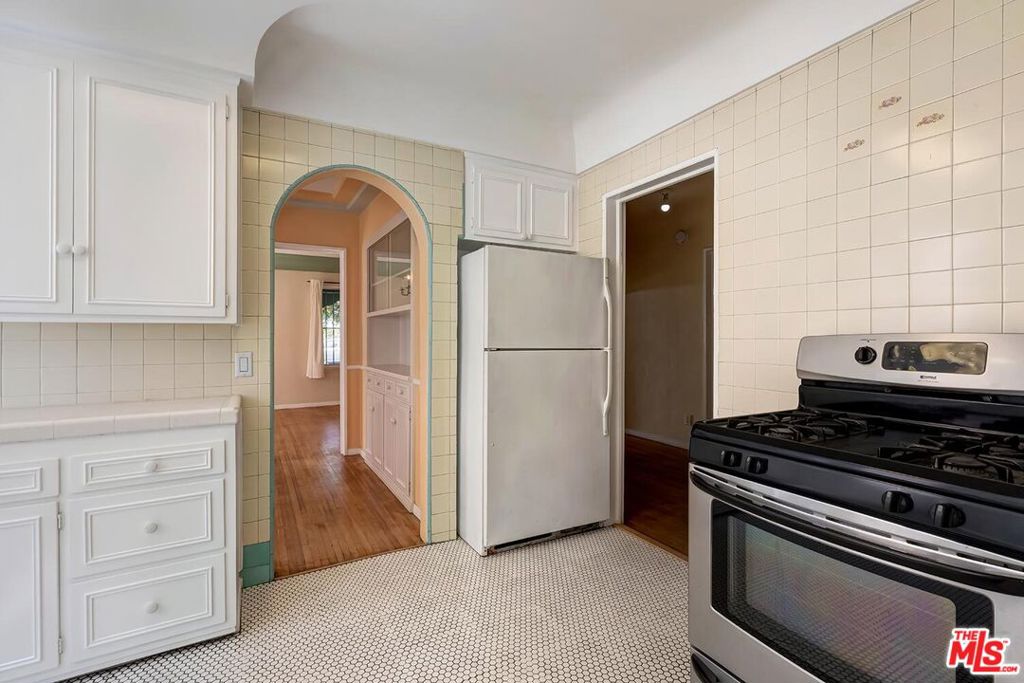 7932 Blackburn Avenue Property Photo 11