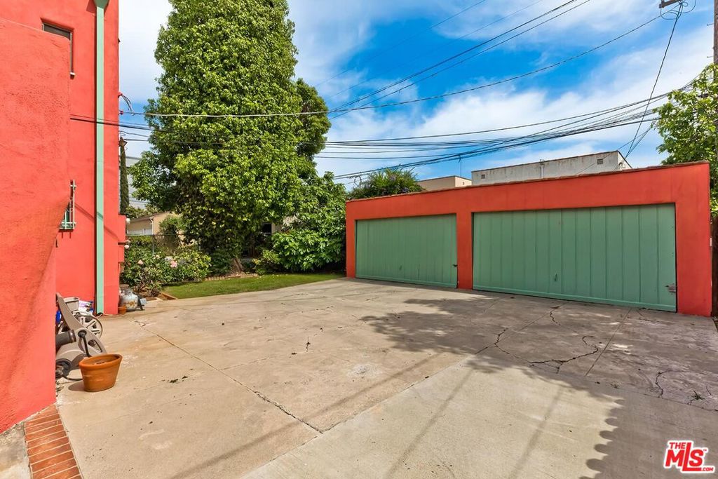 7932 Blackburn Avenue Property Photo 14