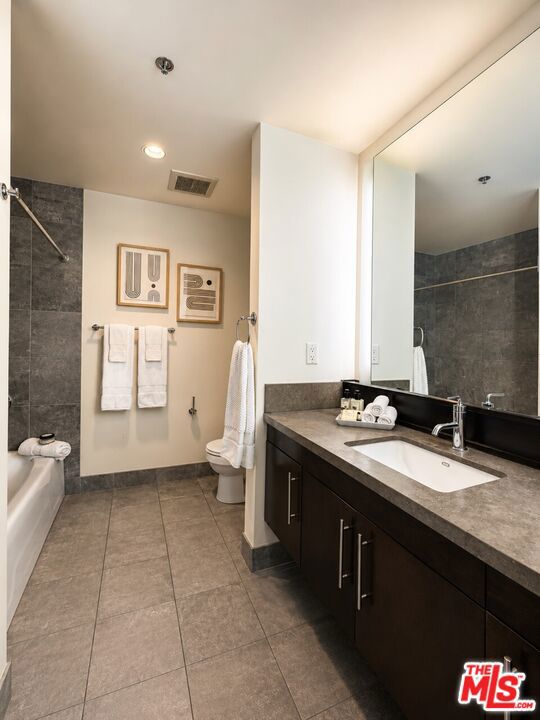 1100 S Hope Street 814 Property Photo 10
