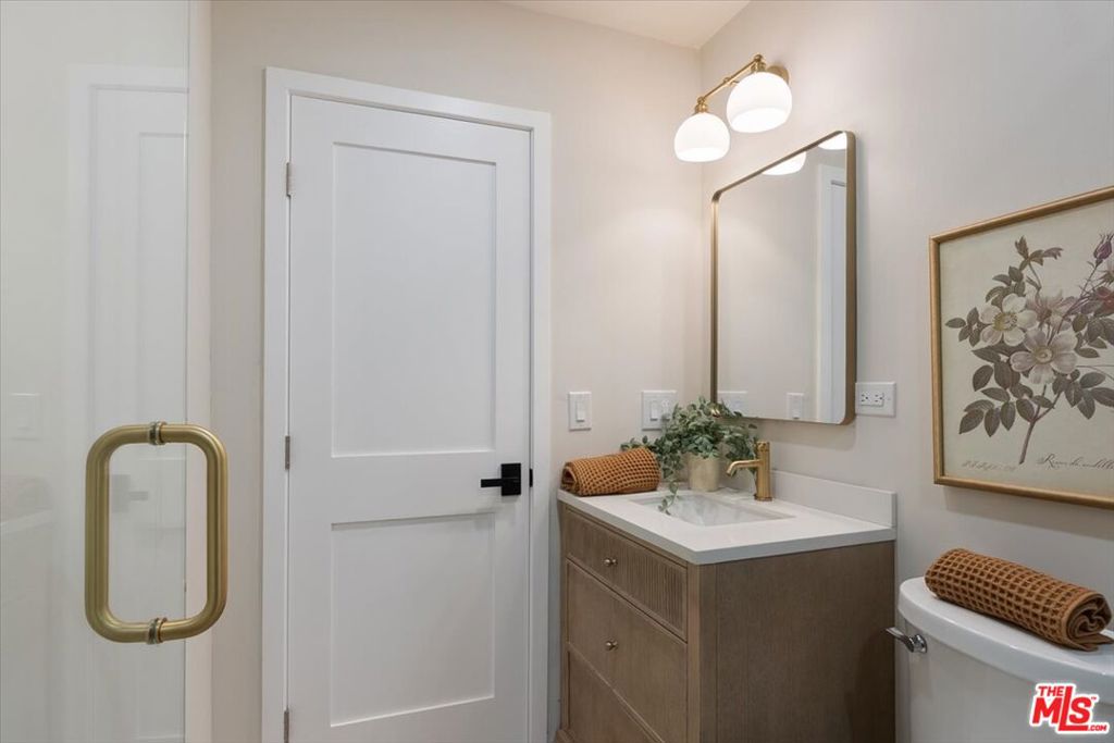 1651 S Wilton Place Property Photo 16