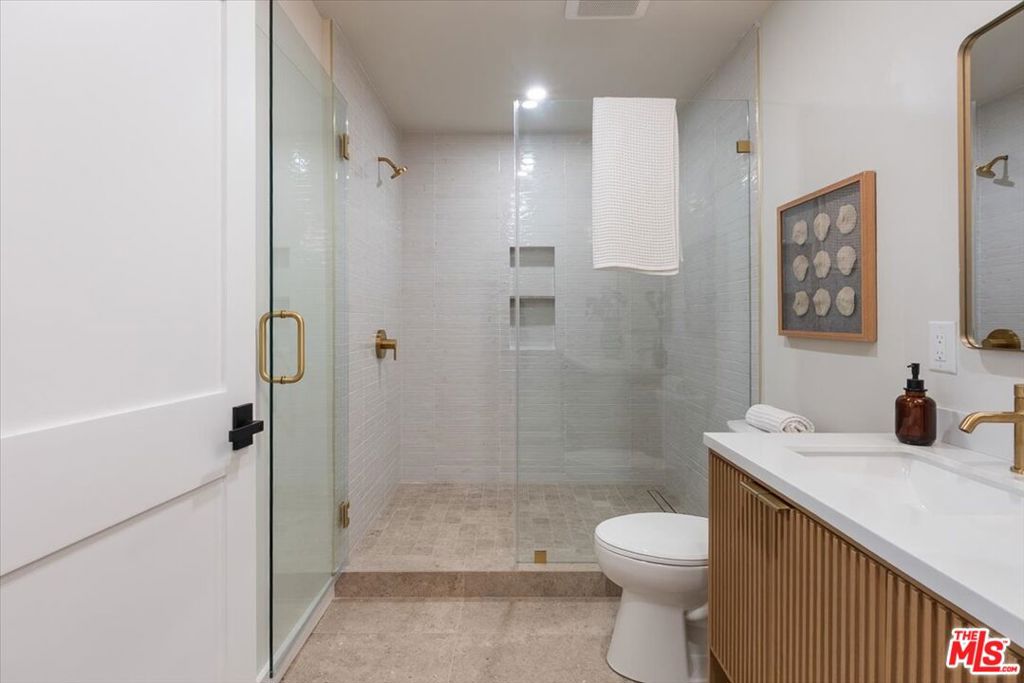 1651 S Wilton Place Property Photo 26