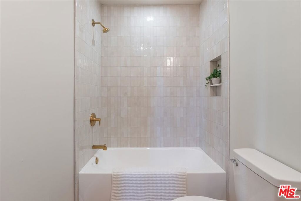 1651 S Wilton Place Property Photo 30