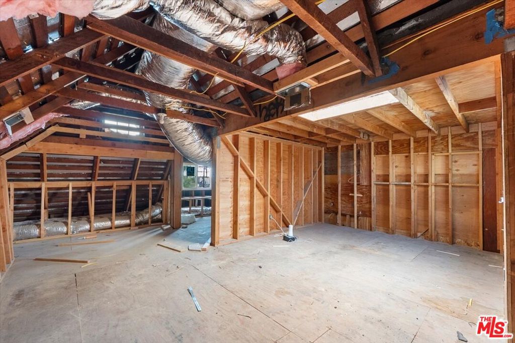 1651 S Wilton Place Property Photo 33