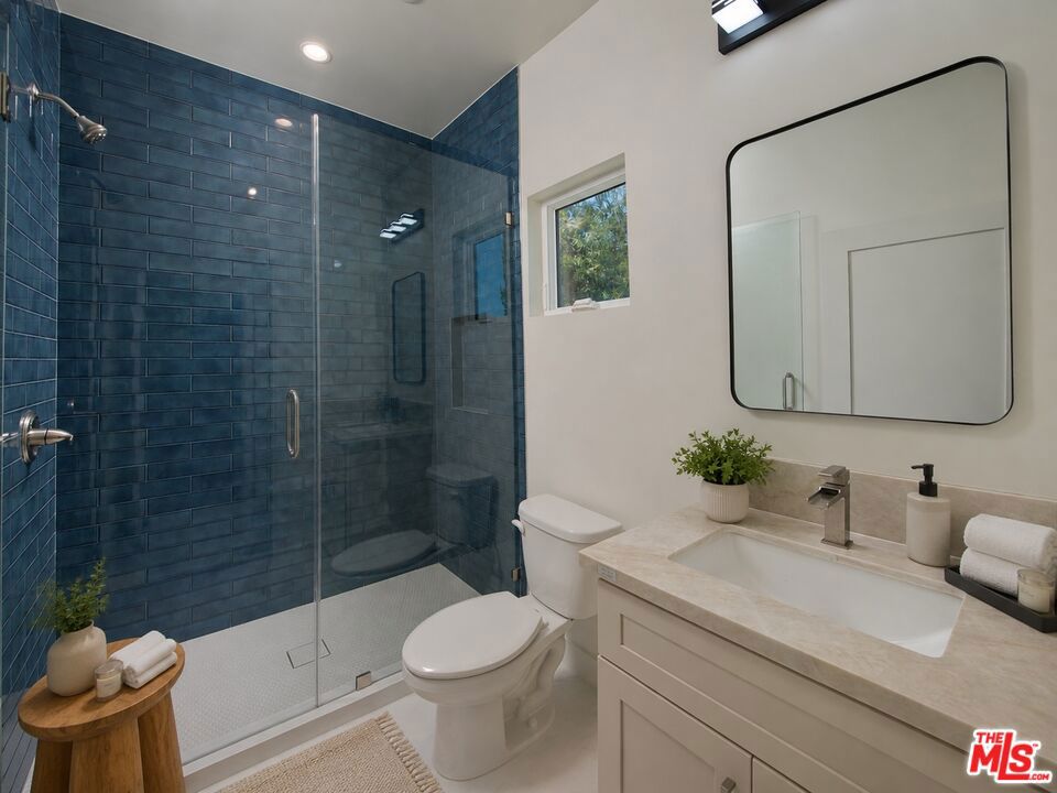 4942 Topanga Canyon Boulevard Property Photo 8